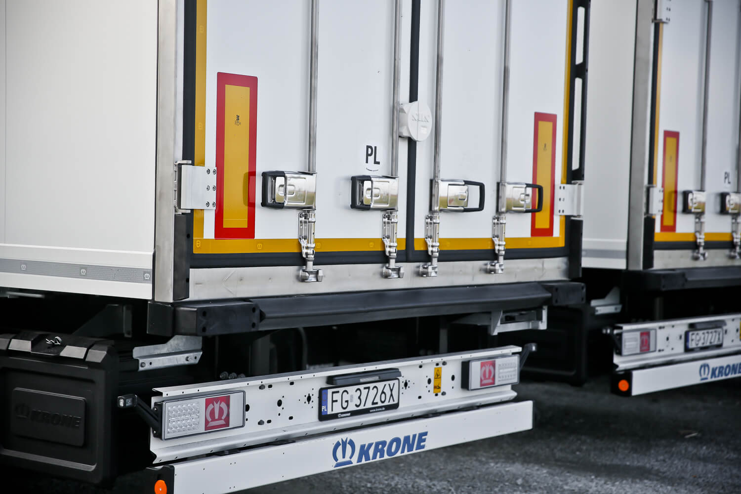 Trzyosiowa naczepa furgon chłodniczy KRONE Cool Liner SD Steel