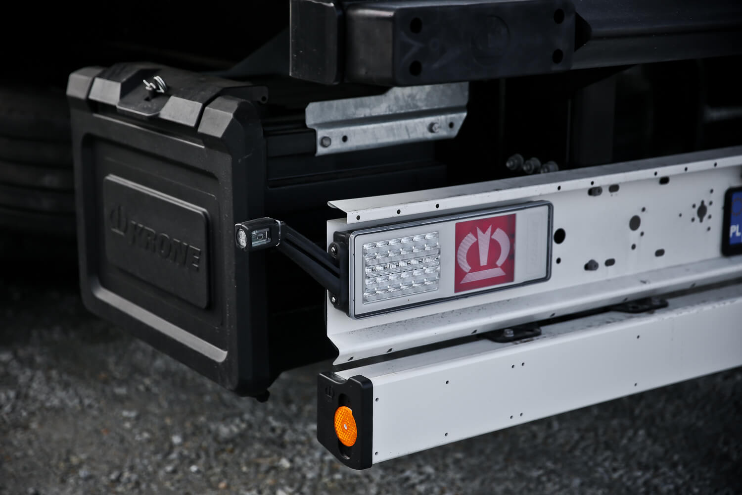 Trzyosiowa naczepa furgon chłodniczy KRONE Cool Liner SD Steel